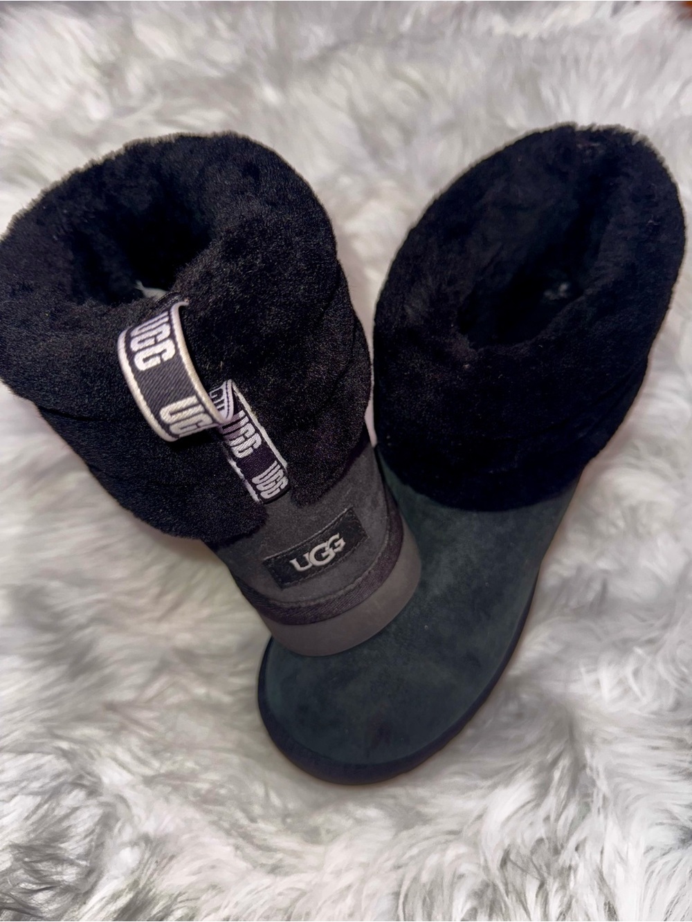 UGG Classic Mini Fluff Quilted Womens Sz 9 Black Suede Shearling Cuff EUC